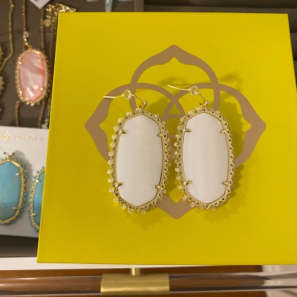 Kendra Scott Beaded Danielle Gold drop earrings in White Mussel - Picture 5 of 5